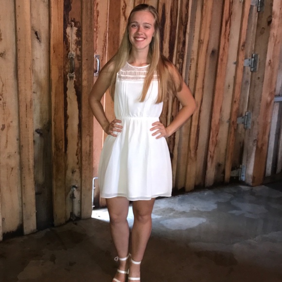 White knee length dress - Picture 3 of 3